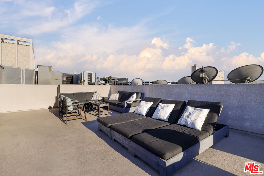 122 N Clark Dr Unit: 306