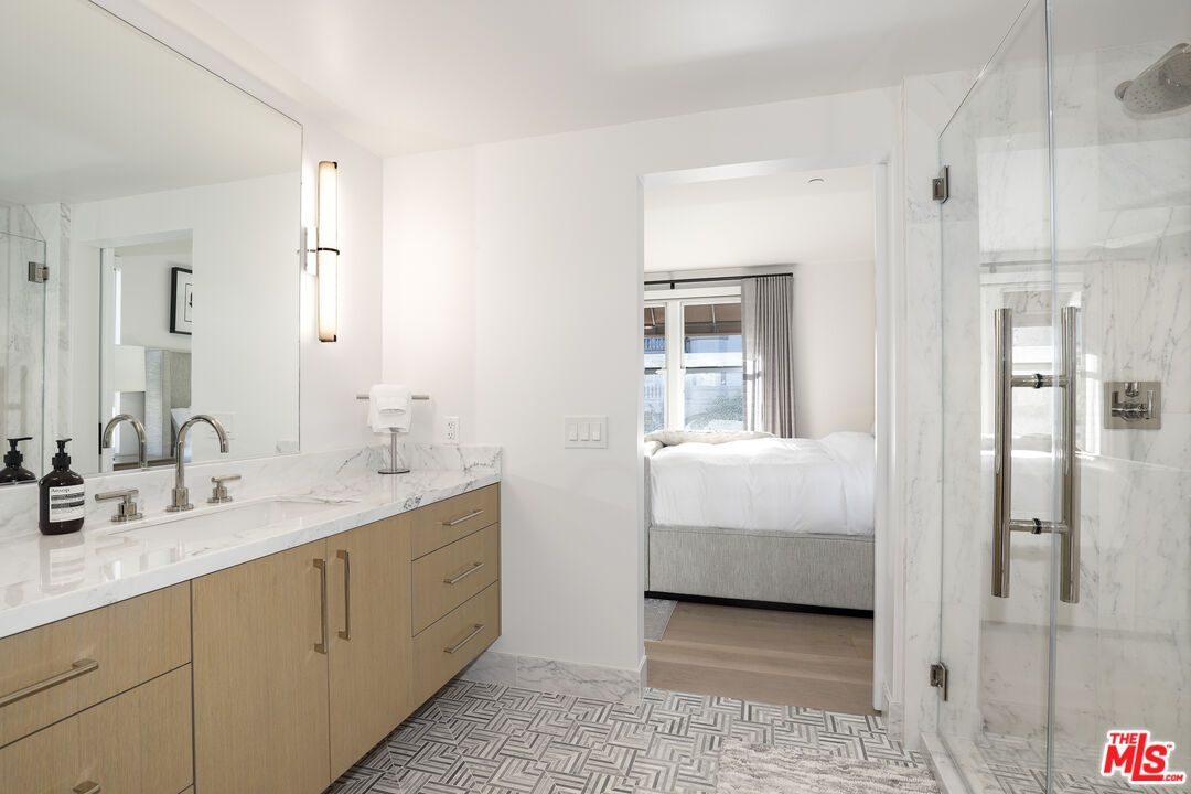 122 N Clark Dr Unit: 306