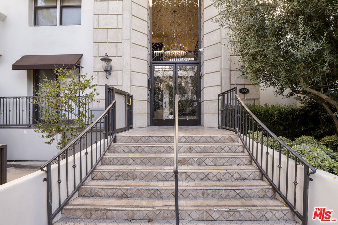 122 N Clark Dr Unit: 306