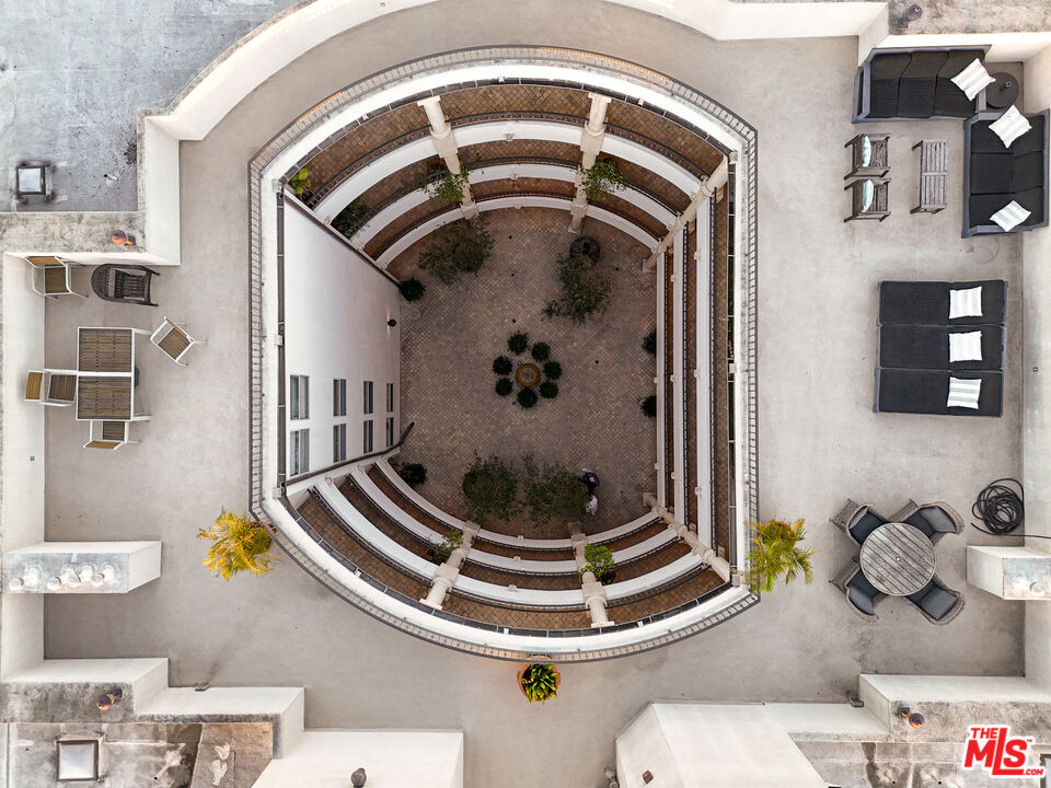 122 N Clark Dr Unit: 306