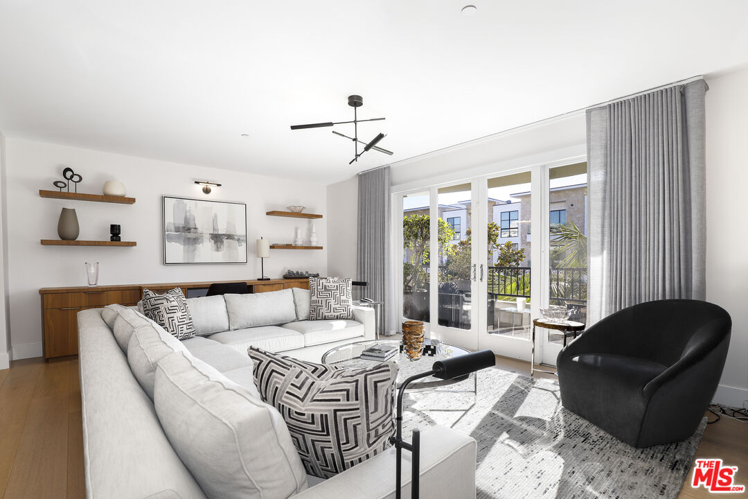 122 N Clark Dr Unit: 306