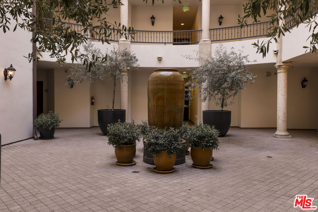 122 N Clark Dr Unit: 306