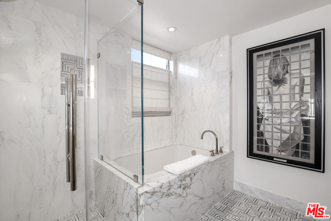 122 N Clark Dr Unit: 306