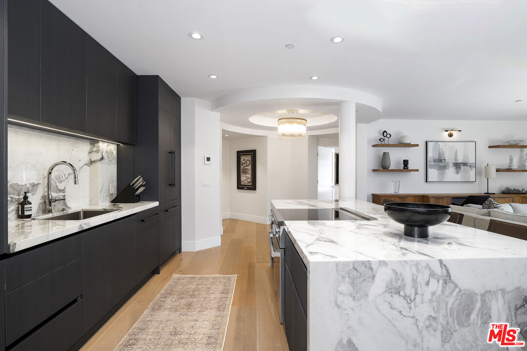 122 N Clark Dr Unit: 306