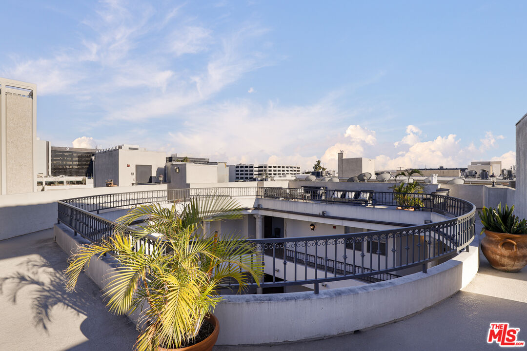 122 N Clark Dr Unit: 306