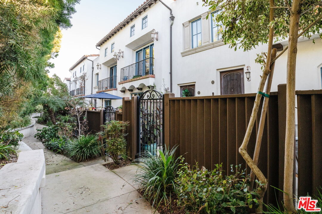 1619 Artesia Blvd Unit: A