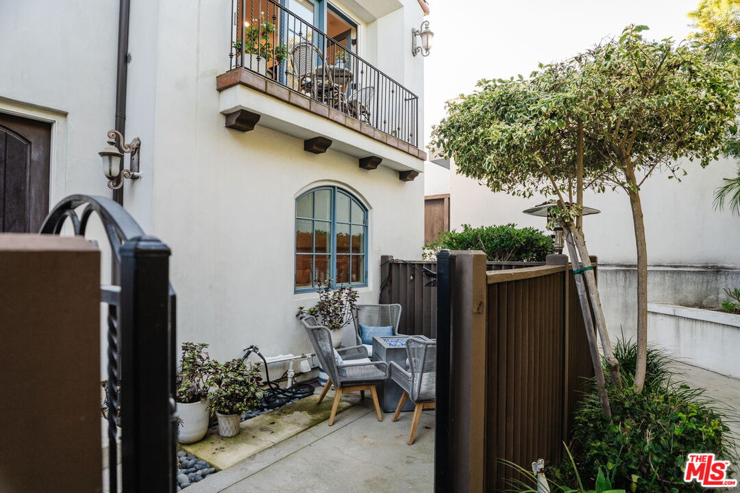 1619 Artesia Blvd Unit: A