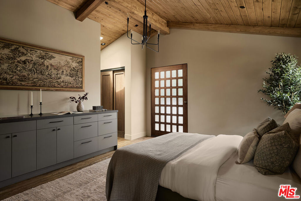 12406 La Maida Street