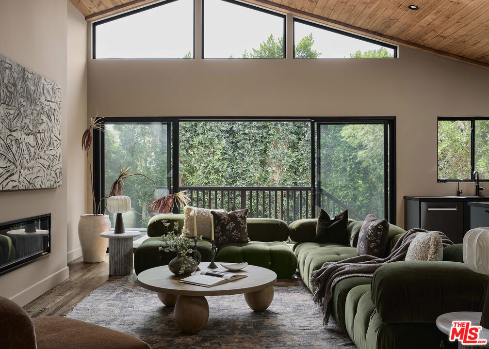 12406 La Maida Street