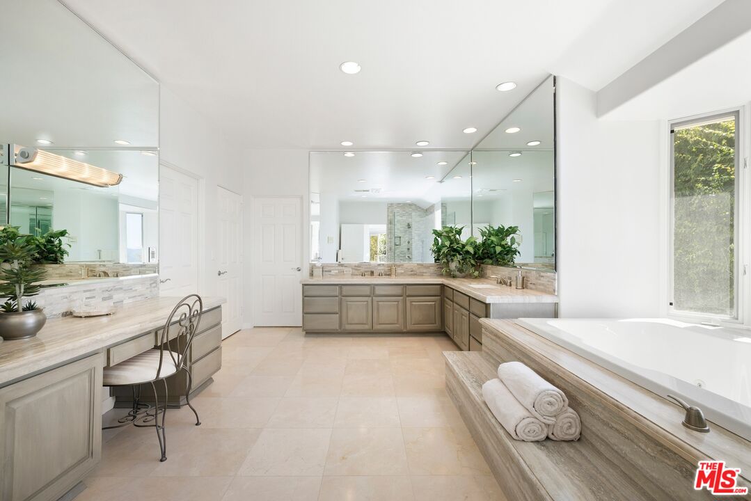3011 Mountain Park Dr