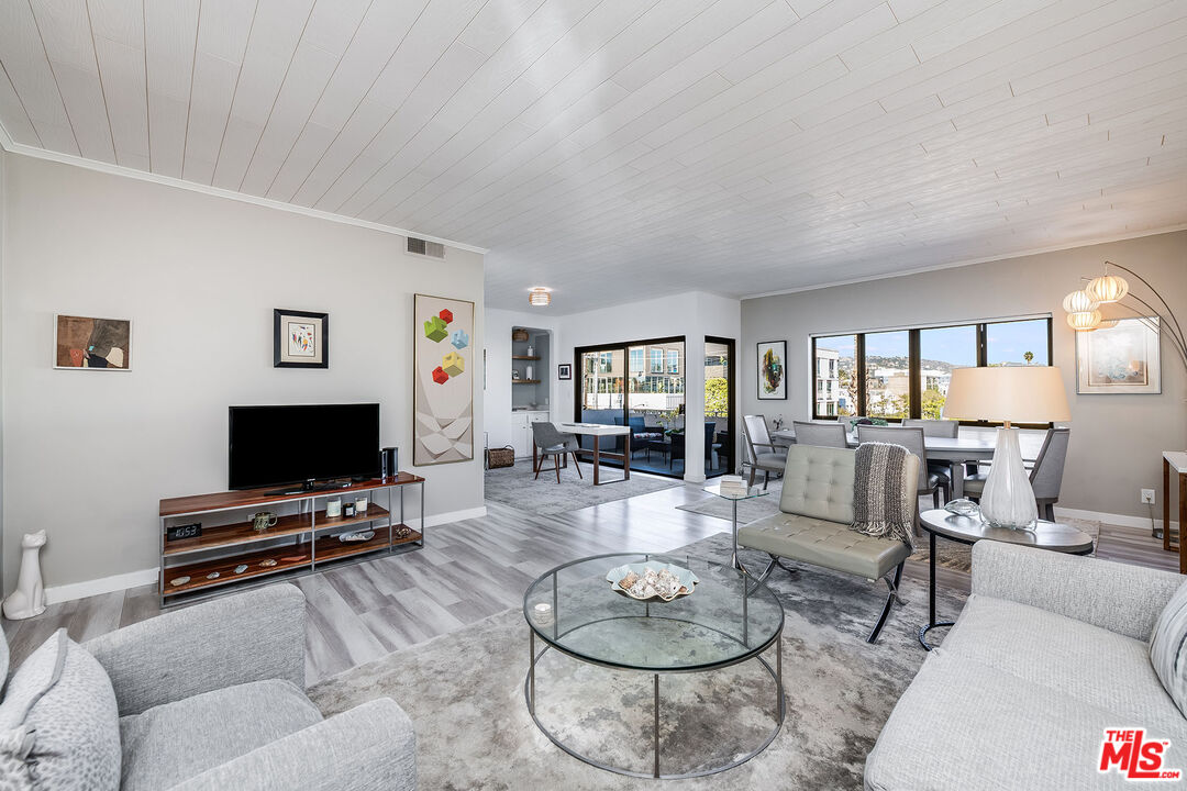 647 Wilcox Ave Unit: 3G