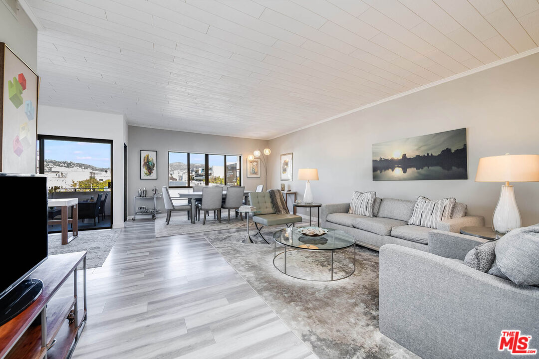 647 Wilcox Ave Unit: 3G