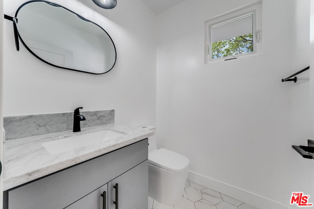 1433 S Crescent Heights Blvd