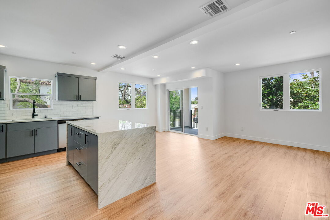 1433 S Crescent Heights Blvd