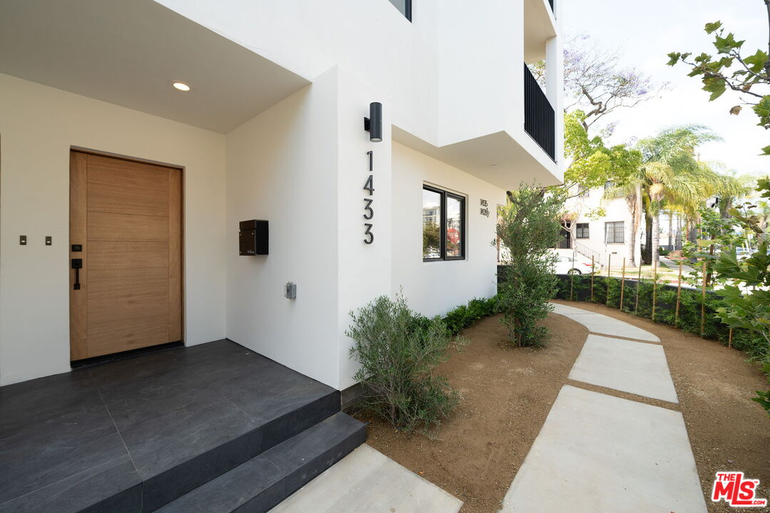 1433 S Crescent Heights Blvd