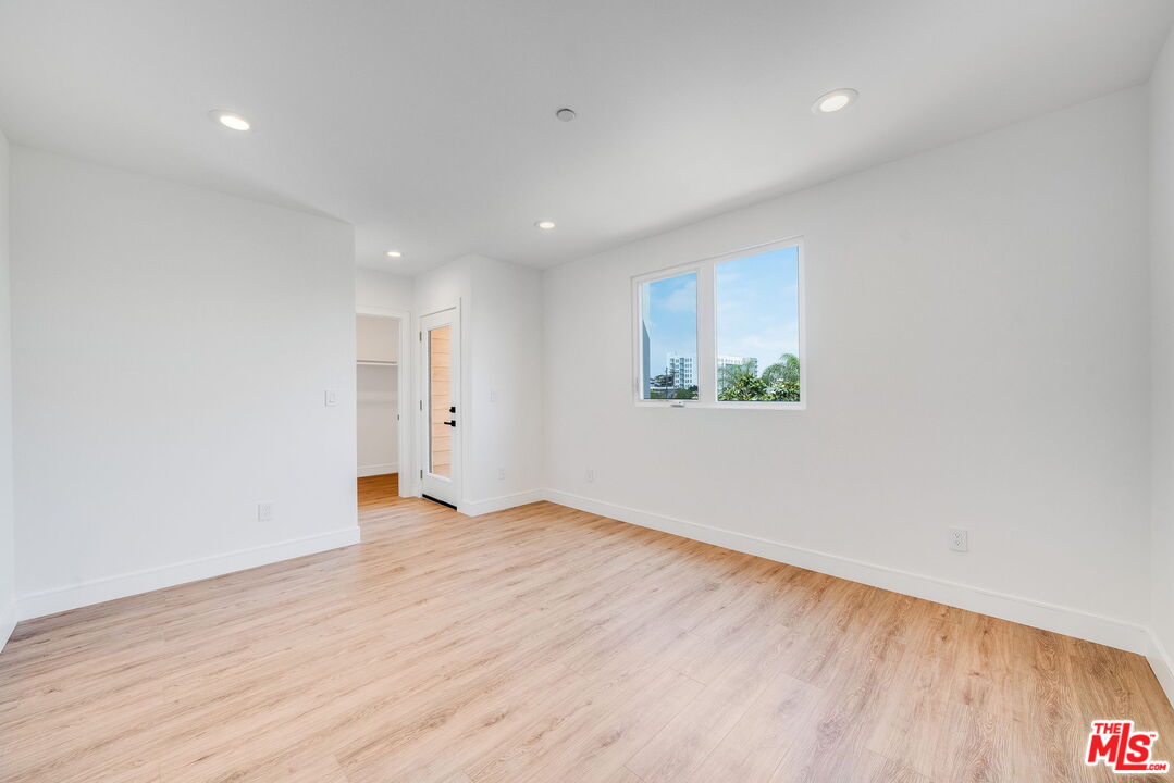 1433 S Crescent Heights Blvd