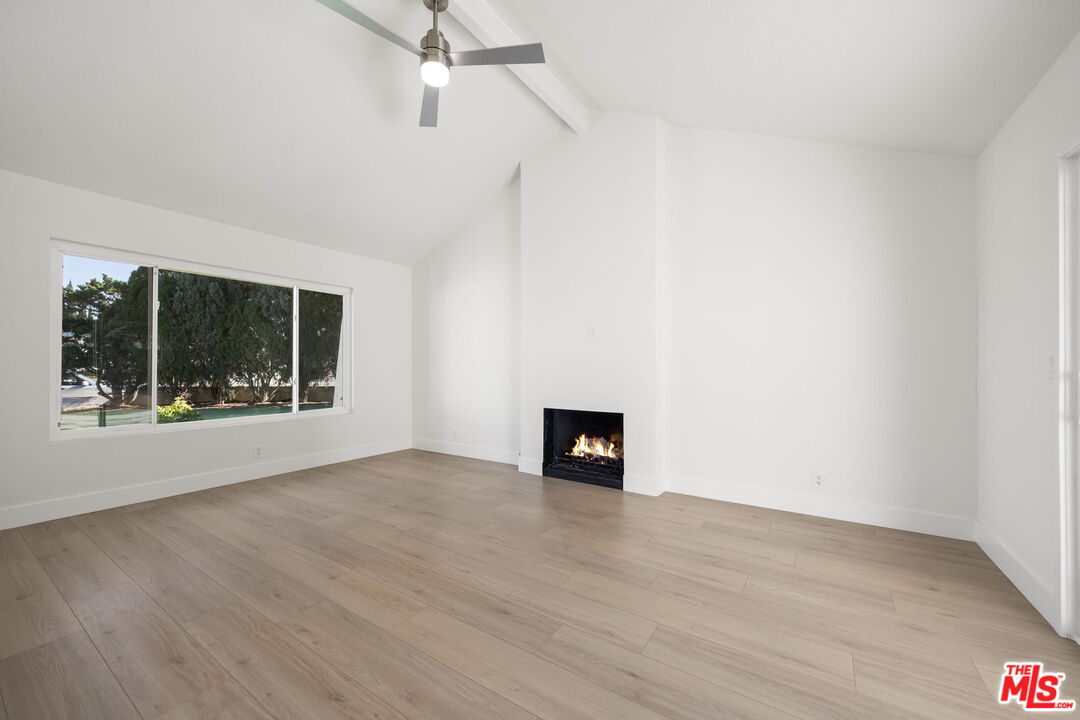401 N Deerfield St