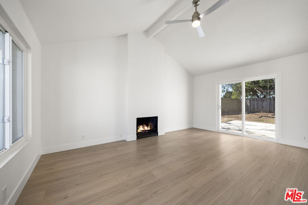 401 N Deerfield St