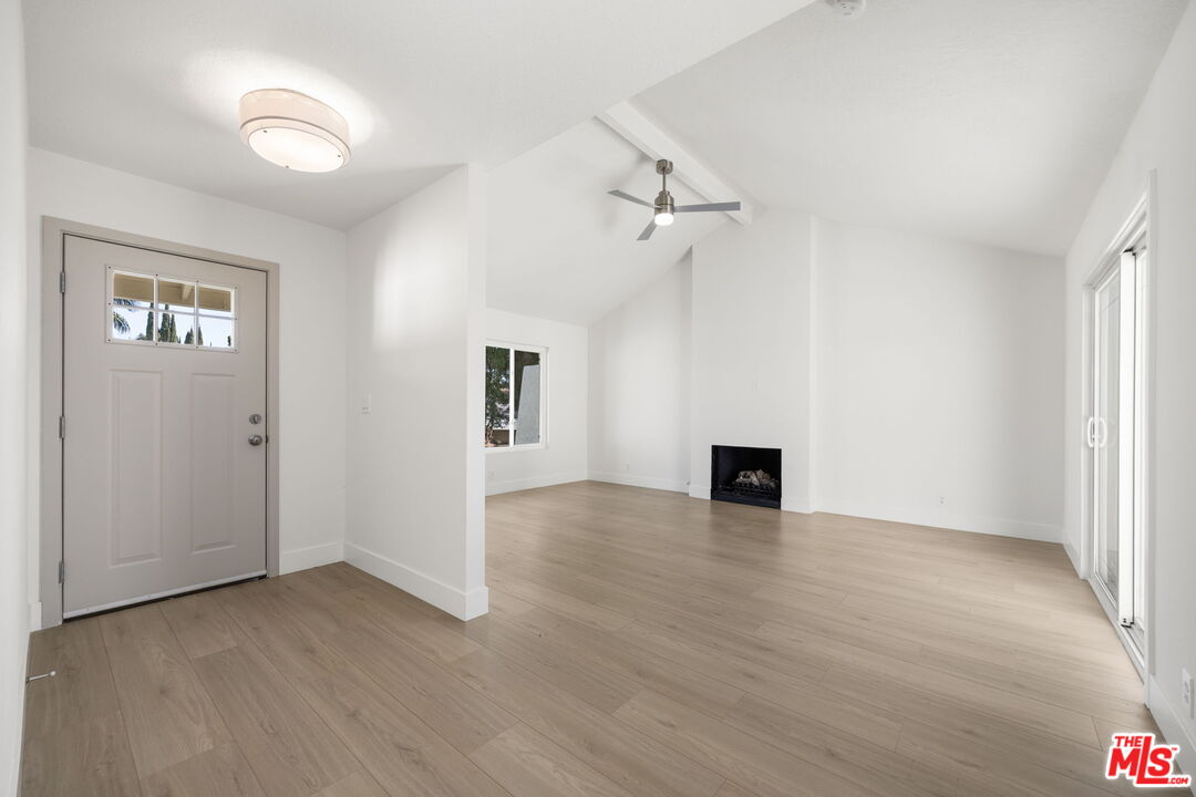 401 N Deerfield St