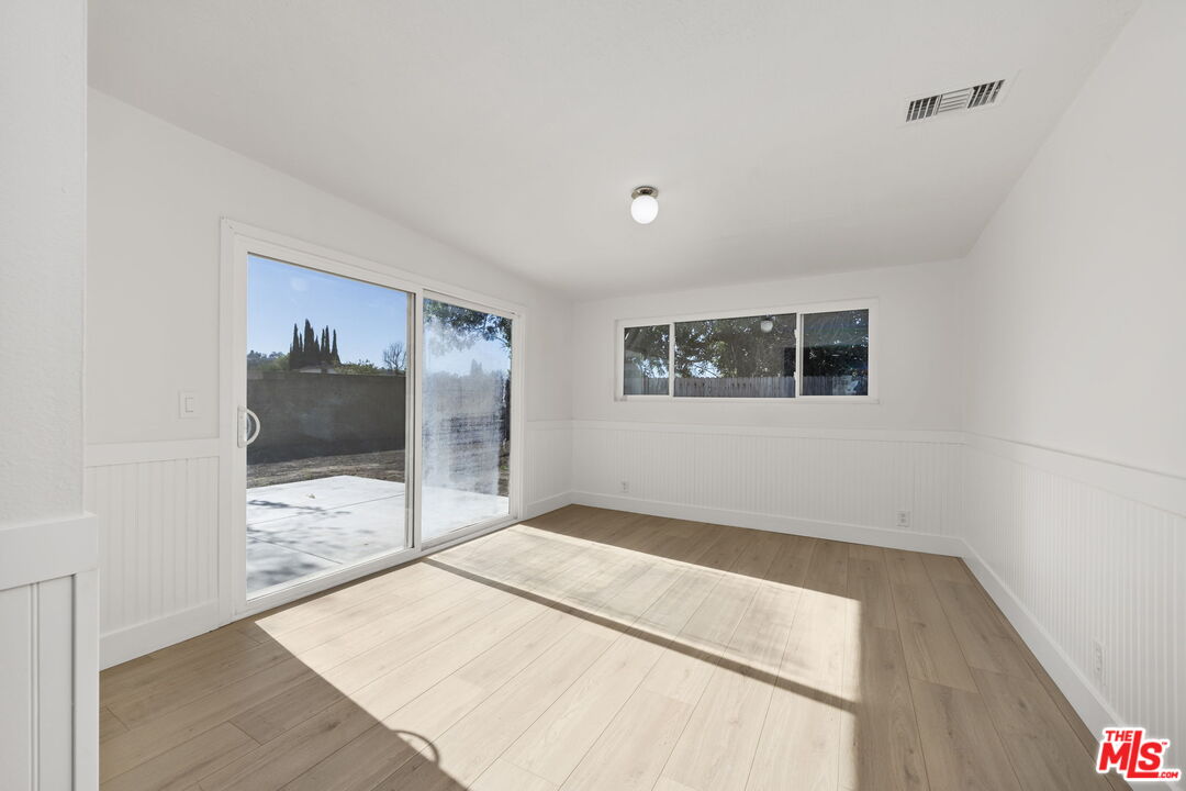 401 N Deerfield St