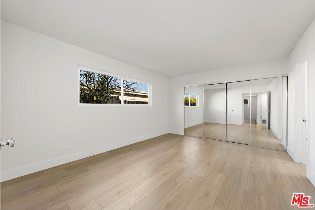 401 N Deerfield St