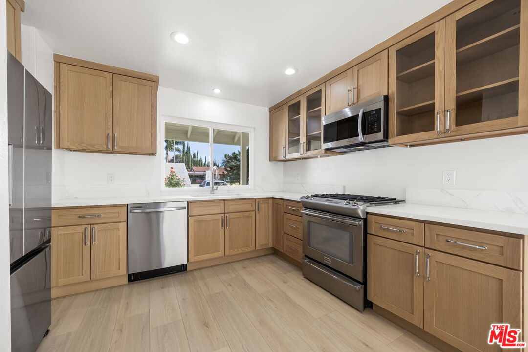 401 N Deerfield St