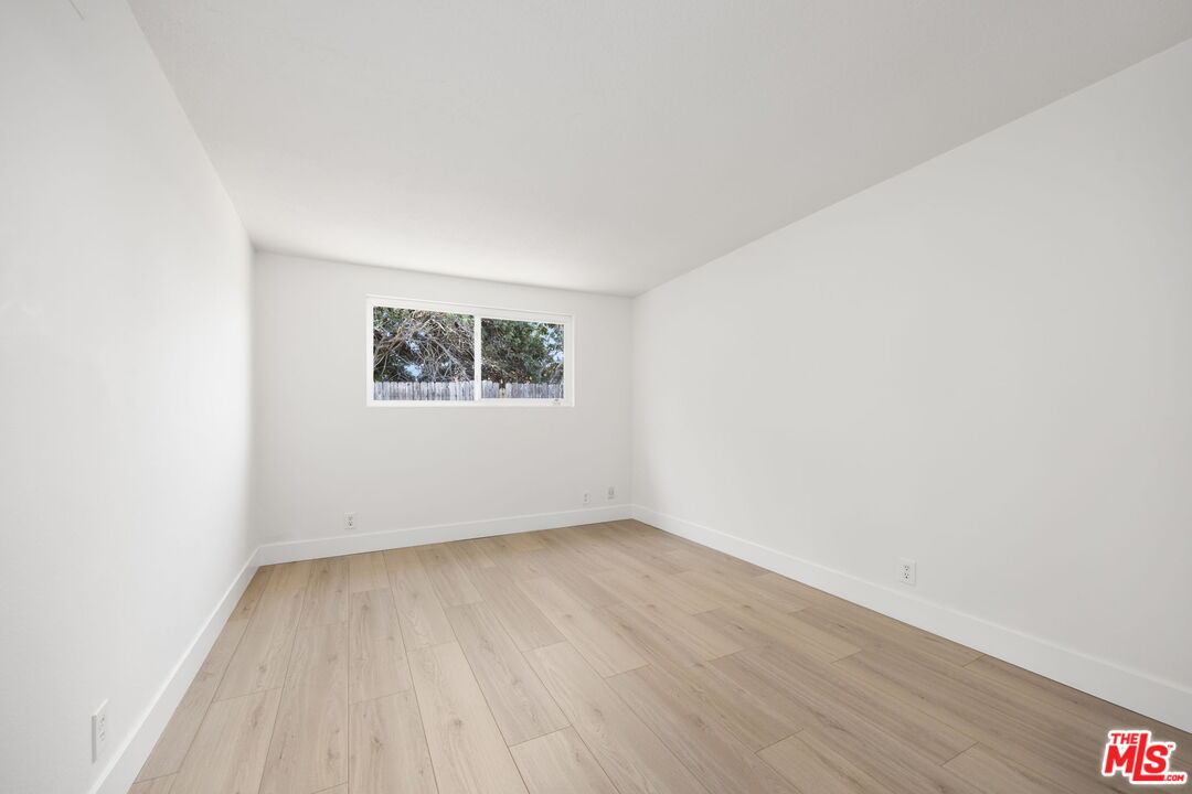 401 N Deerfield St