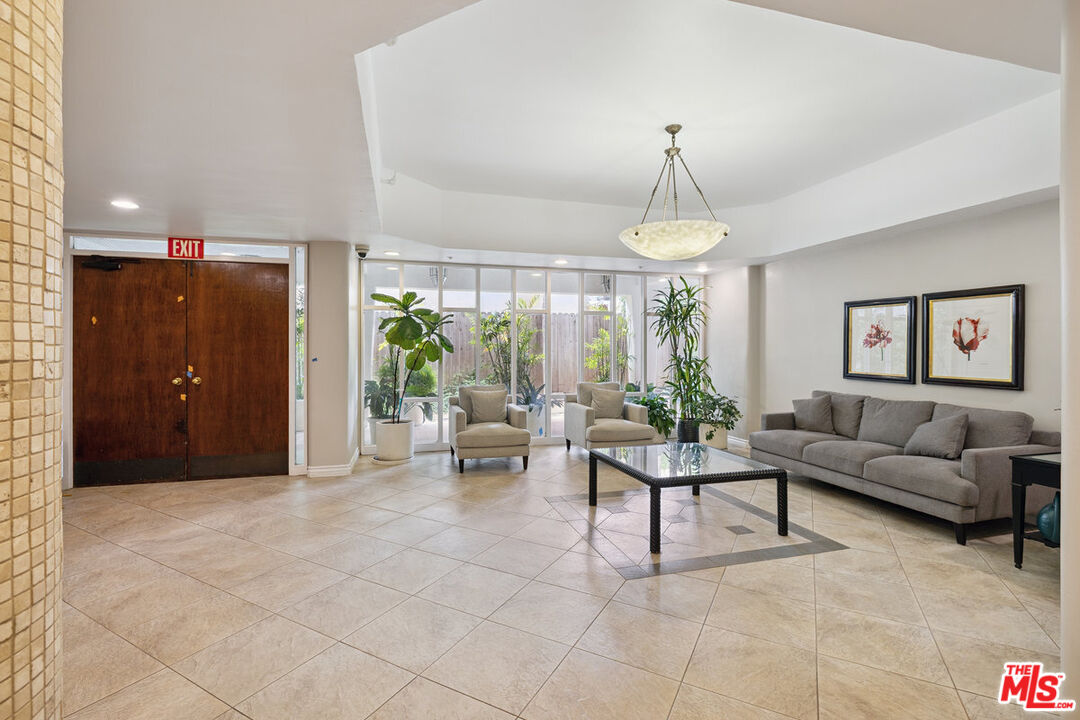 11687 Montana Ave Unit: 101