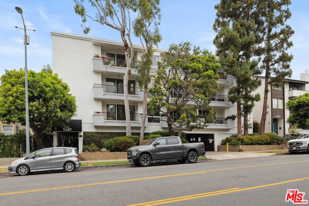 11687 Montana Ave Unit: 101