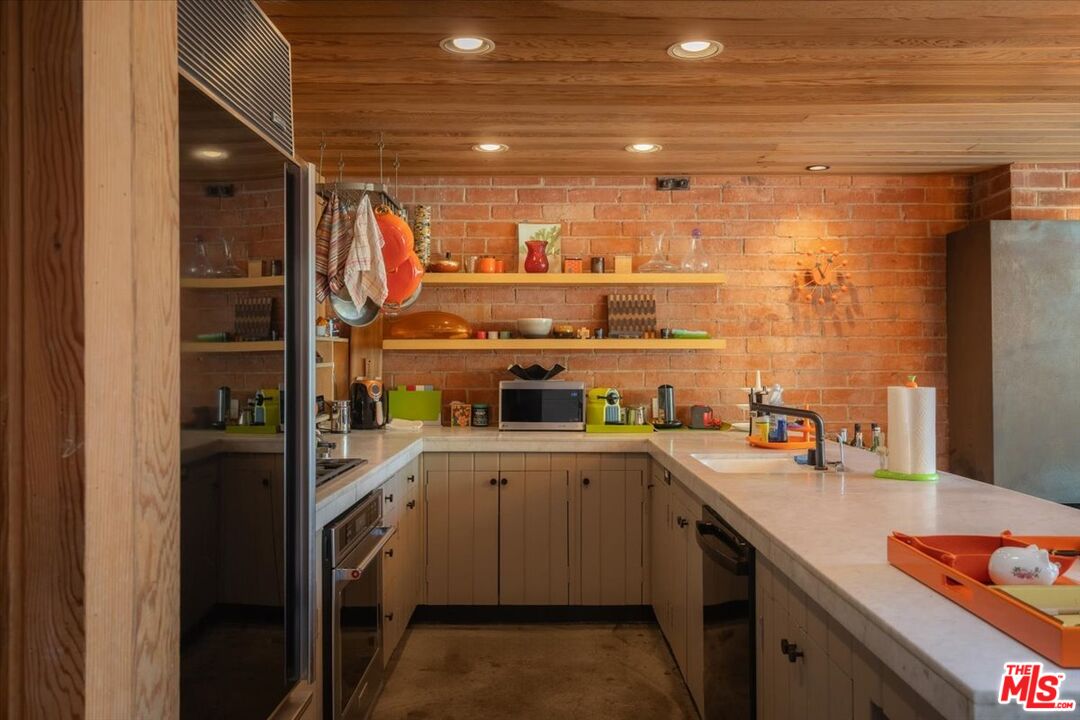 1570 La Baig Ave Unit: A