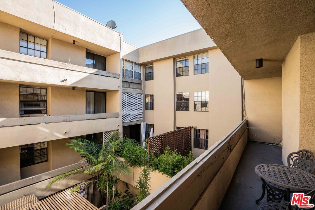 750 N Kings Rd Unit: 225