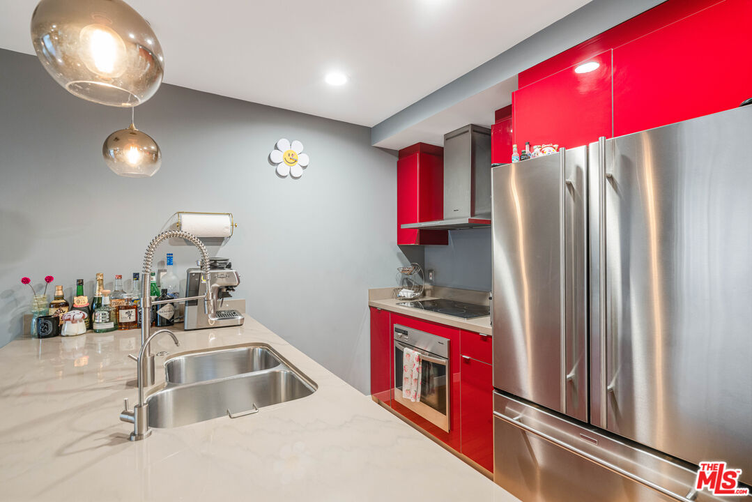 750 N Kings Rd Unit: 225