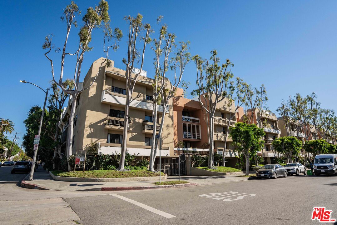 750 N Kings Rd Unit: 225