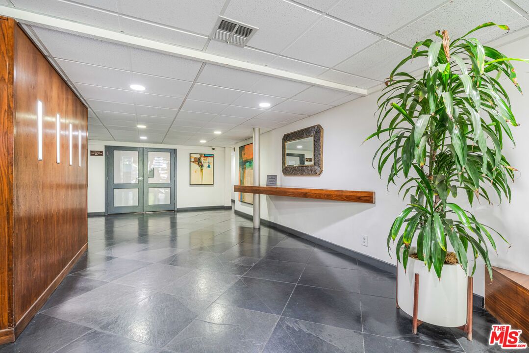 750 N Kings Rd Unit: 225