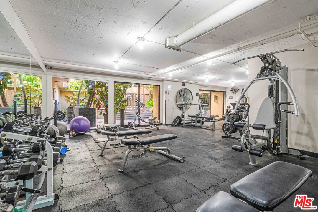 750 N Kings Rd Unit: 225