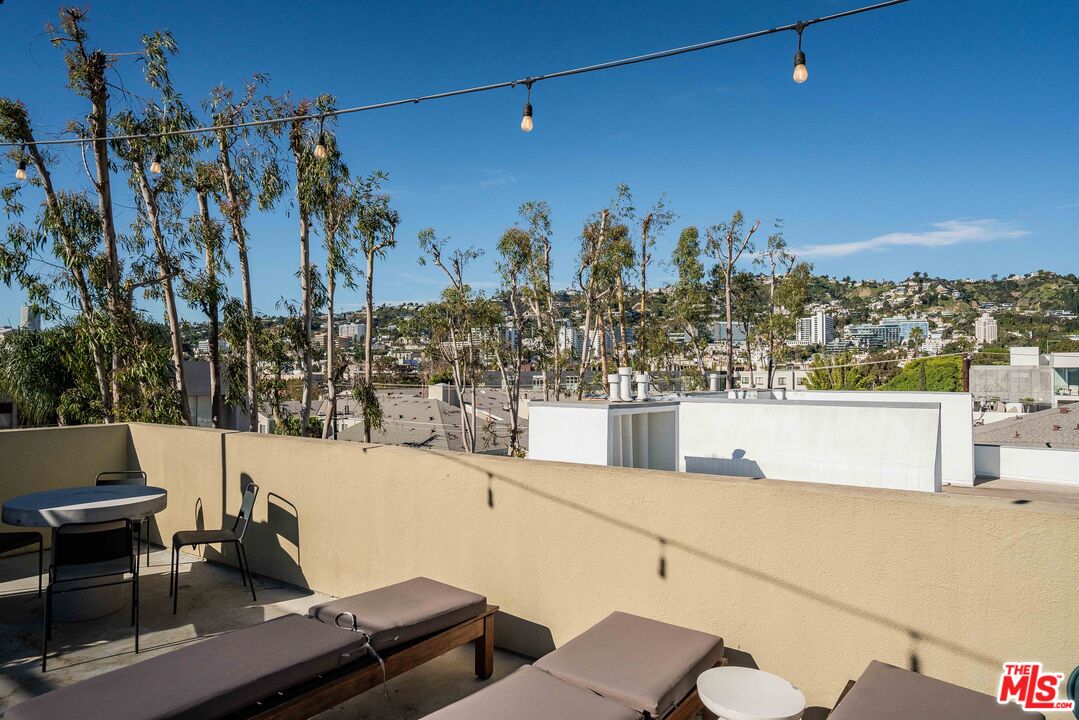 750 N Kings Rd Unit: 225