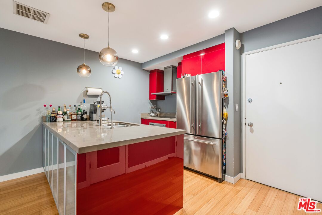 750 N Kings Rd Unit: 225