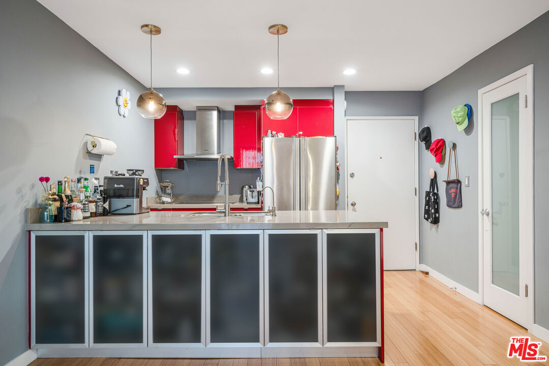 750 N Kings Rd Unit: 225