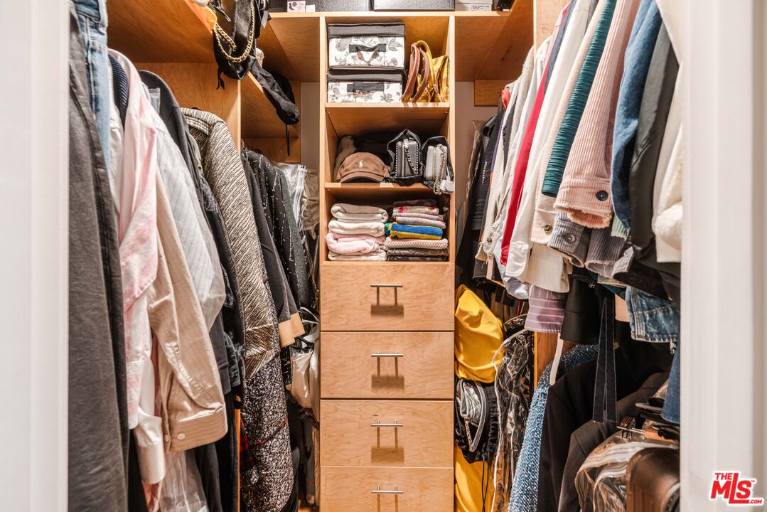 750 N Kings Rd Unit: 225