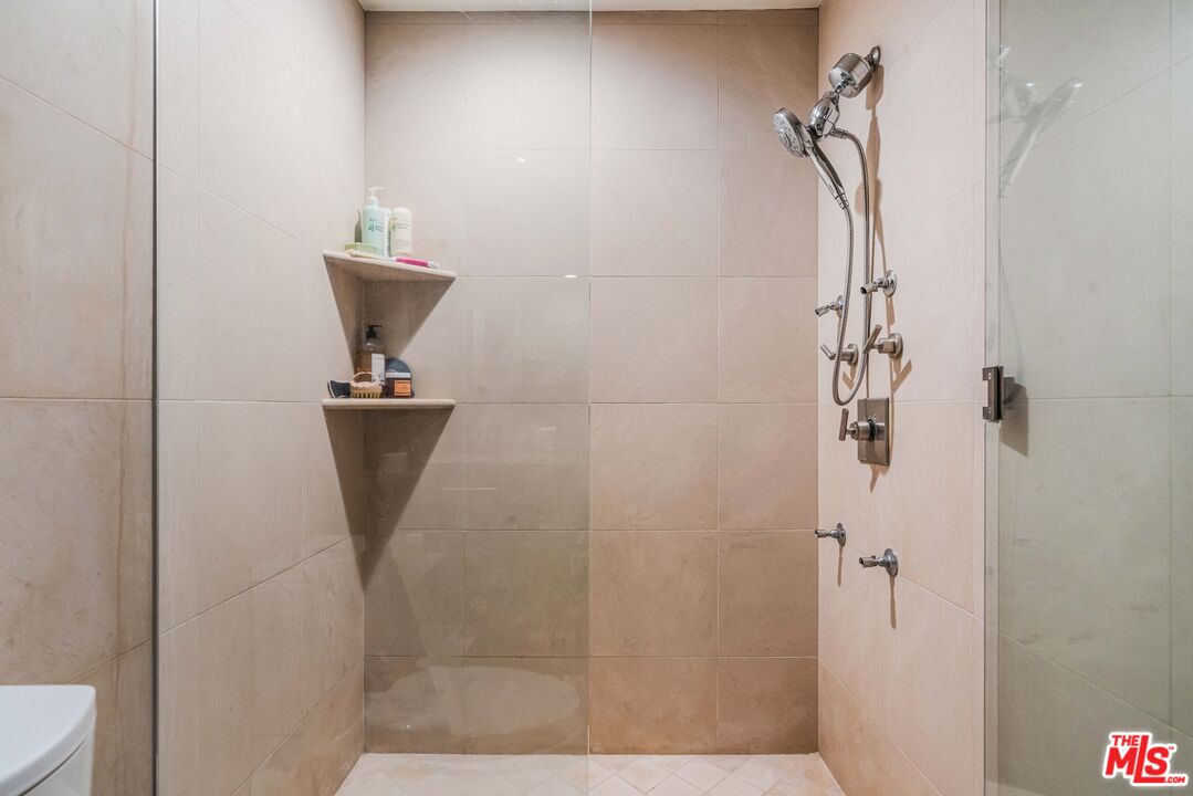 750 N Kings Rd Unit: 225