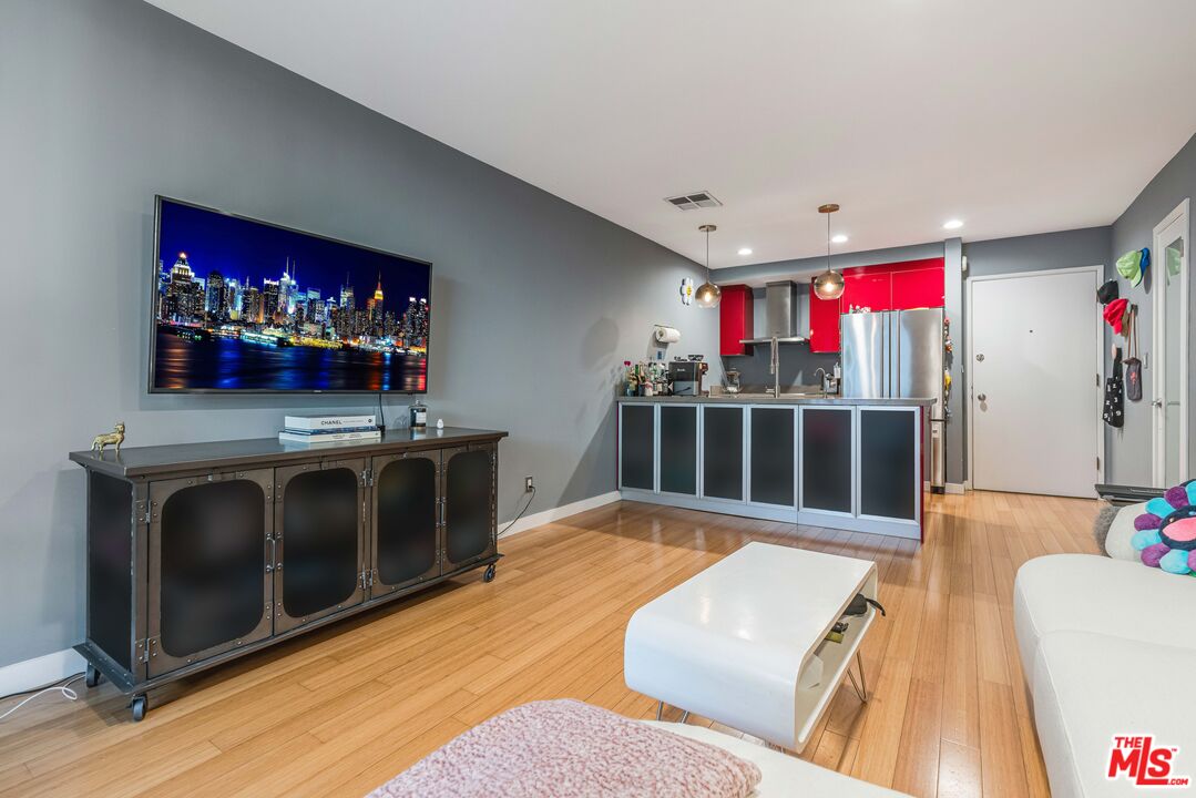 750 N Kings Rd Unit: 225