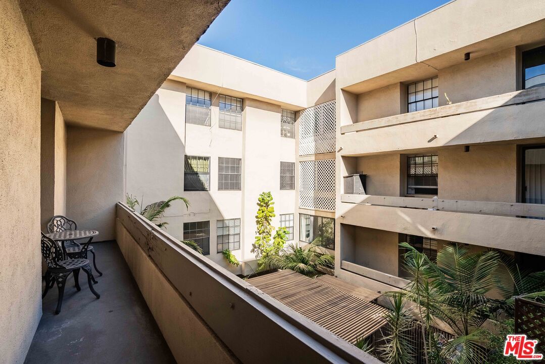 750 N Kings Rd Unit: 225