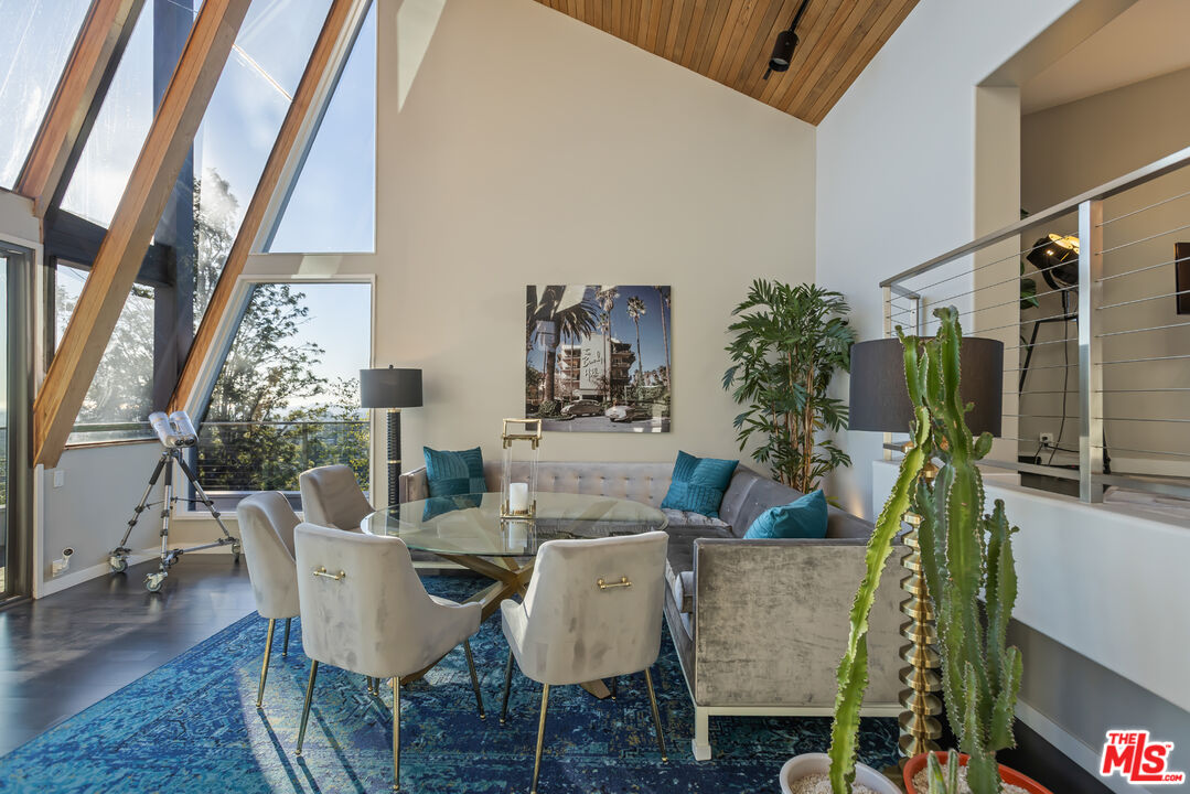 5682 Spreading Oak Dr