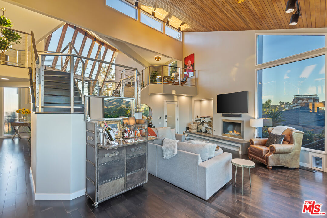 5682 Spreading Oak Dr