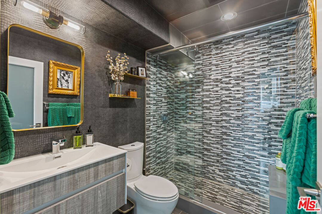 5682 Spreading Oak Dr