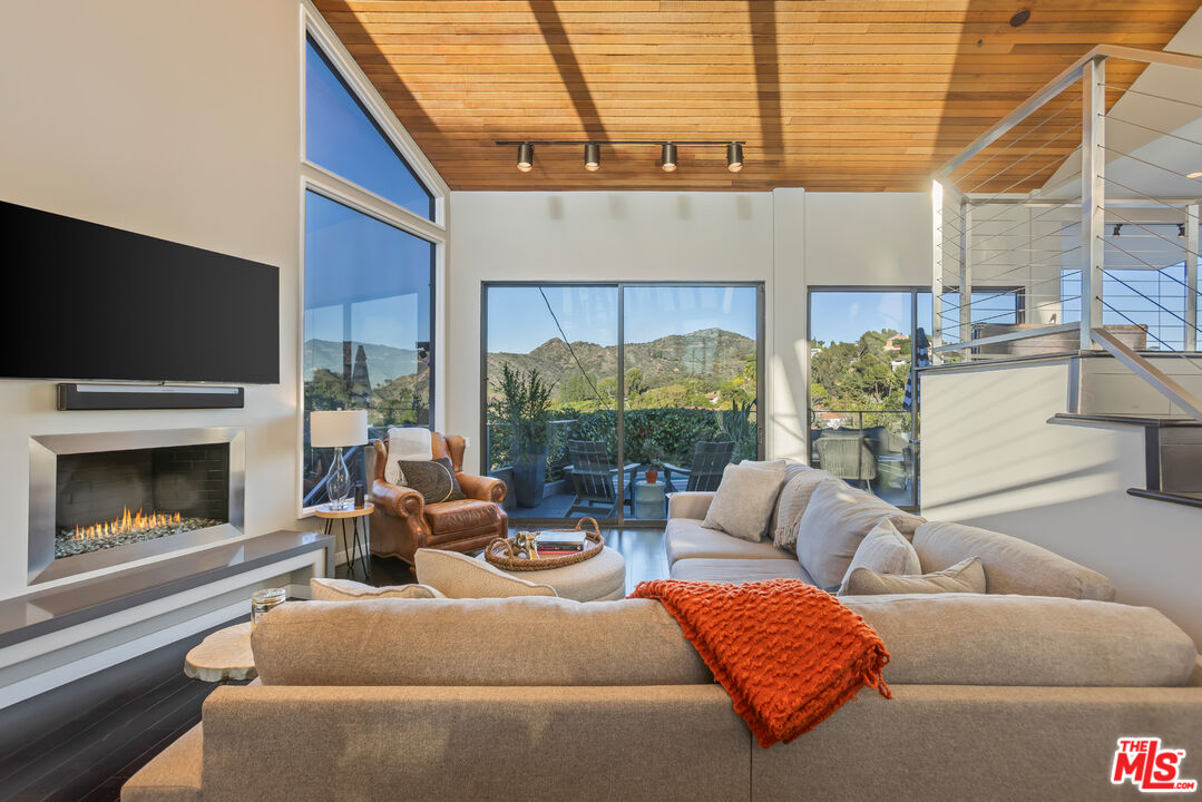 5682 Spreading Oak Dr