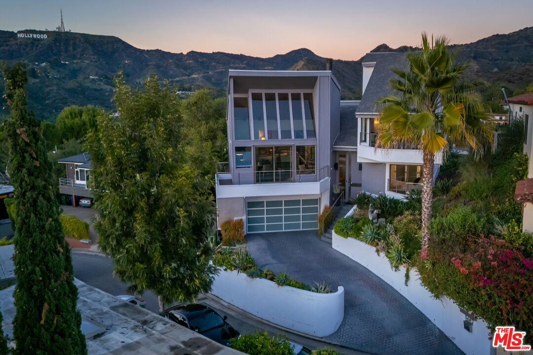 5682 Spreading Oak Dr