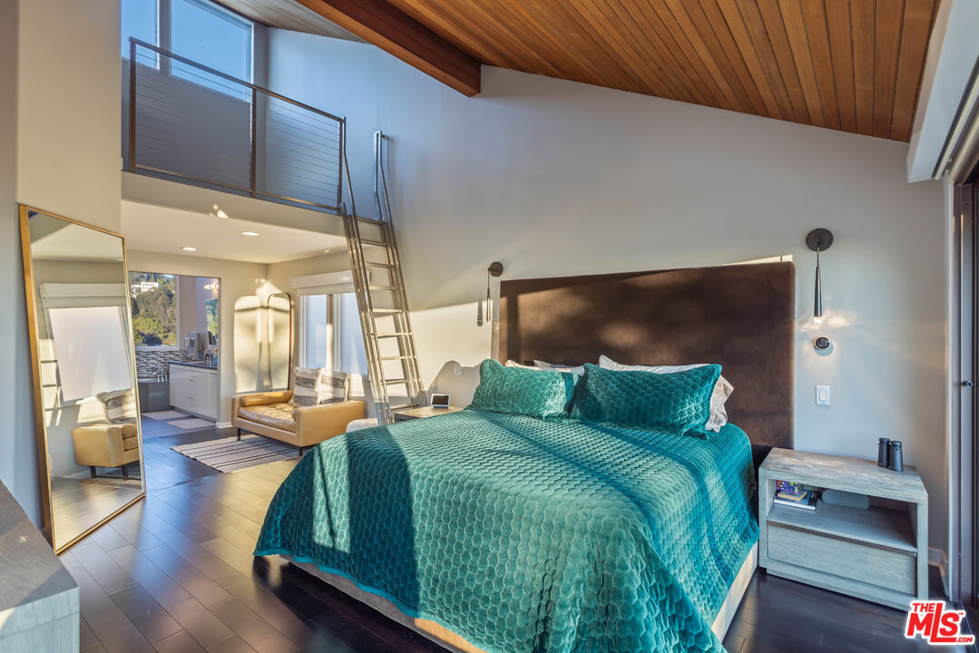 5682 Spreading Oak Dr