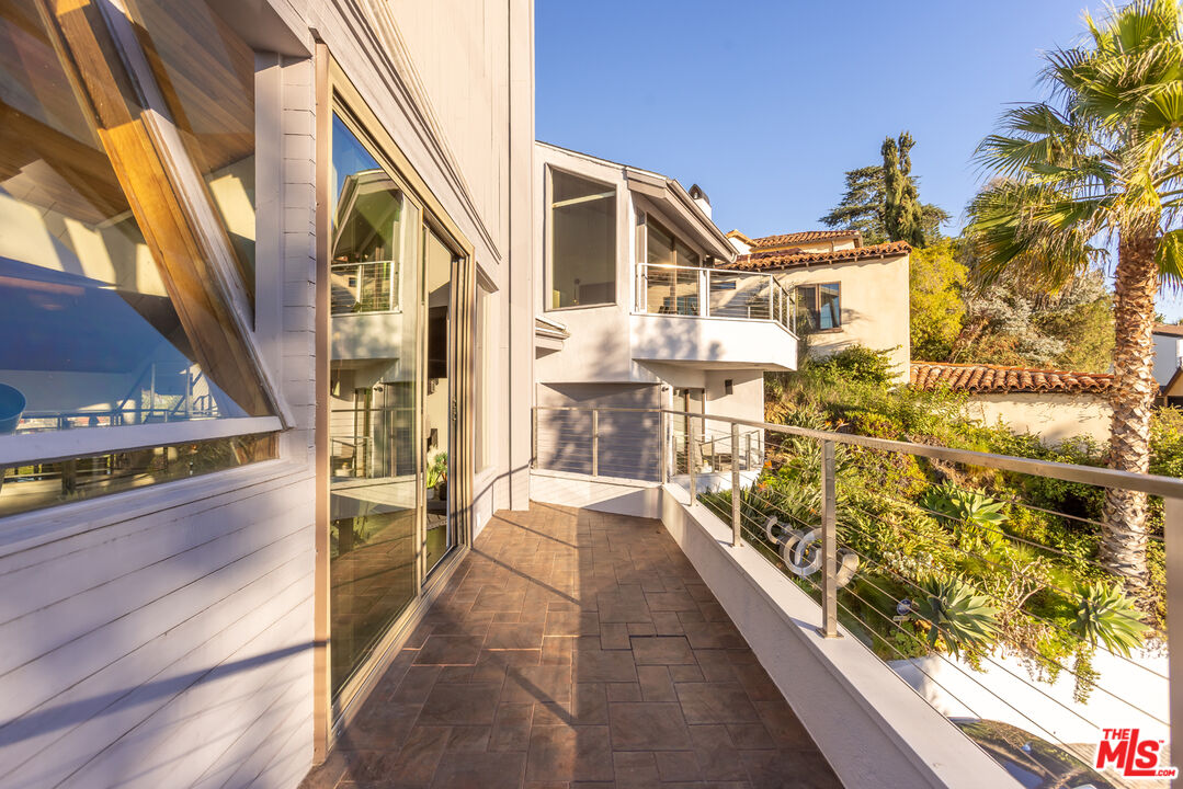 5682 Spreading Oak Dr