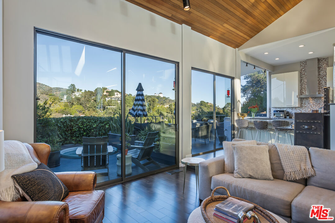 5682 Spreading Oak Dr